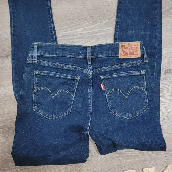 Womens 711 levi jeans - Picture 3 of 5